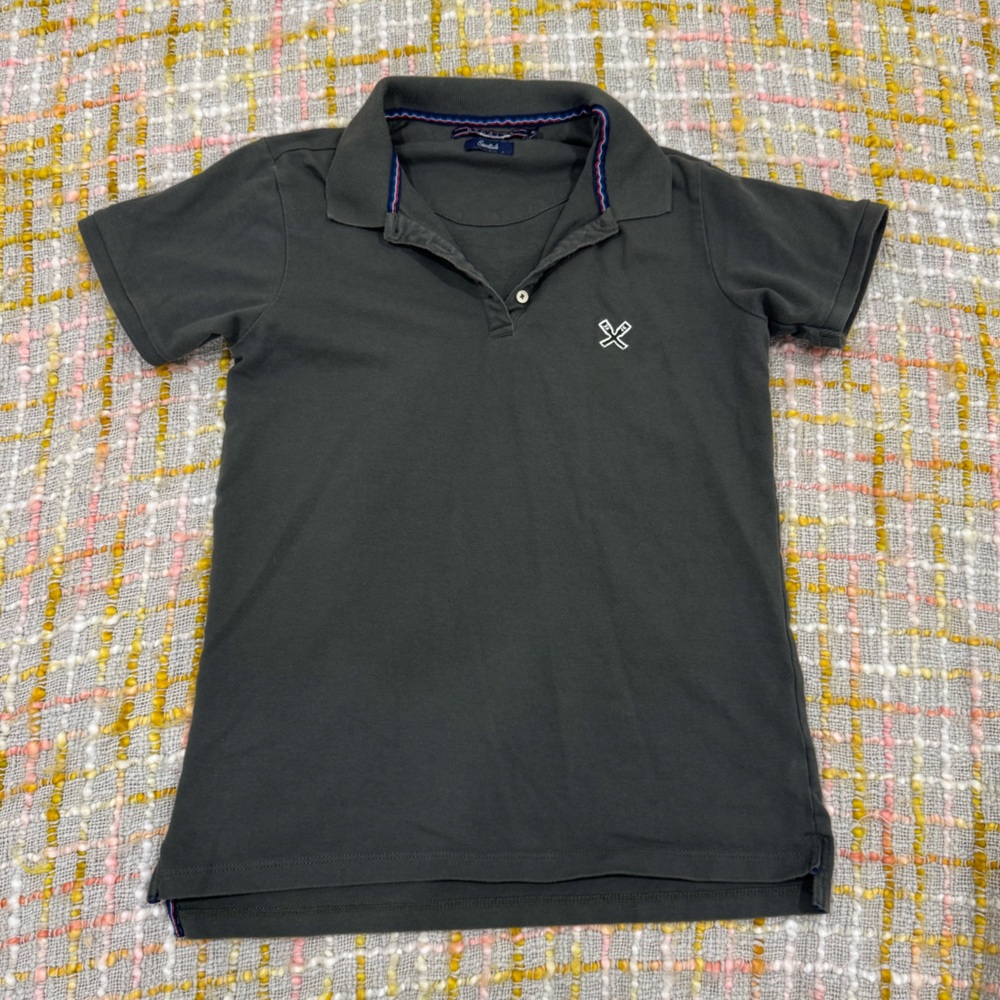 Gray Polo Shirt with Classic Collar and Short Sleeves